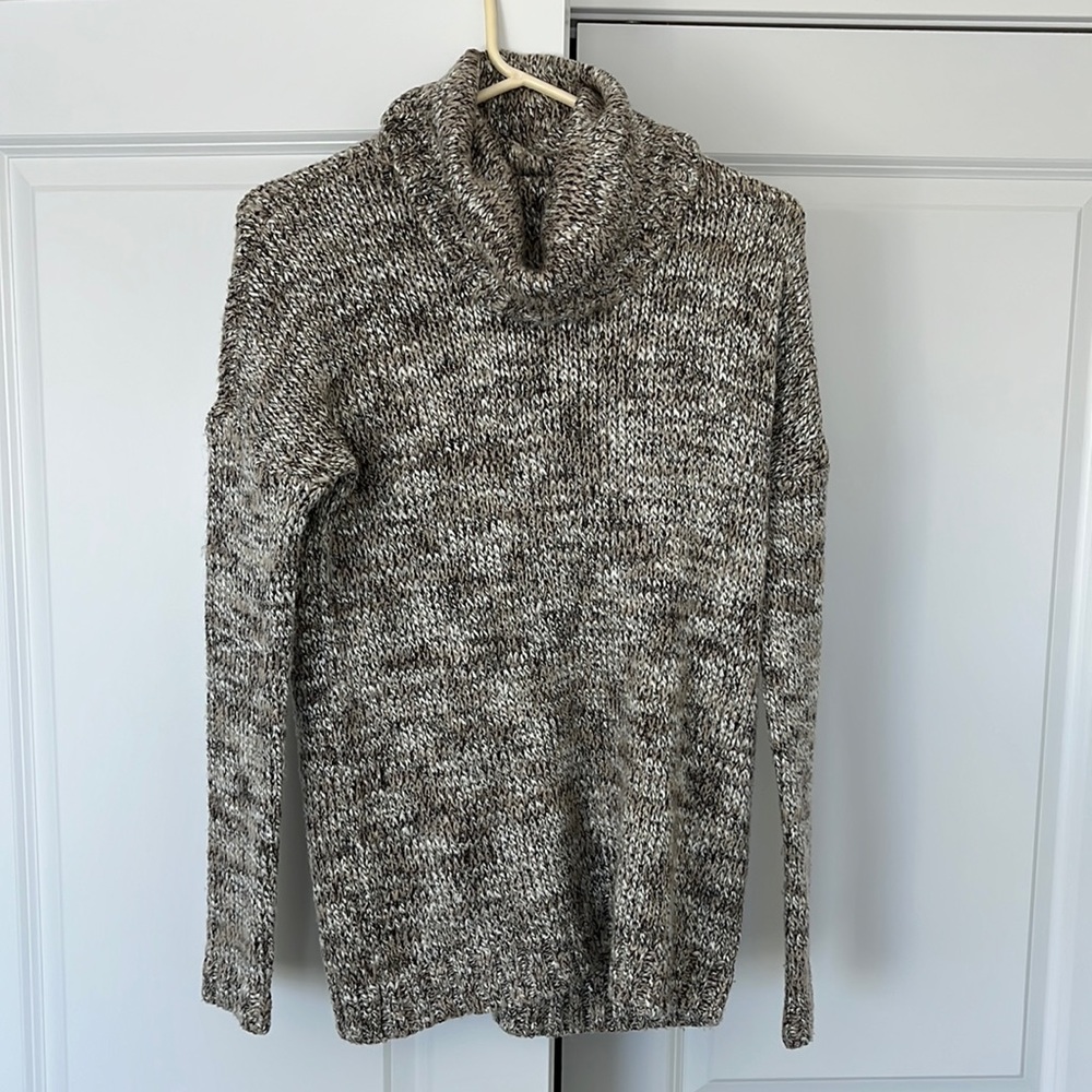 GARAGE BROWN & CREAM TURTLENECK